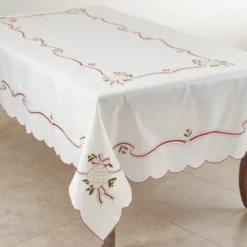 Saro Lifestyle Embroidered Tablecloth With Christmas Motifs -Saro Lifestyle GUEST 002c3858 0993 449a 83aa 55291c4396d8