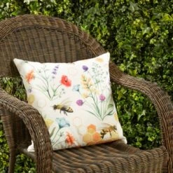Saro Lifestyle Bright Bumble Bee Floral Outdoor Pillow With Poly Fill, 18"x18", Multicolored -Saro Lifestyle GUEST 10239fd3 2f7a 4590 bf10 cef8bf701653