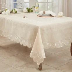 Saro Lifestyle Embroidered Design Tablecloth -Saro Lifestyle GUEST 28cbc8ee 3ad2 461a 893f 99930798b3bf