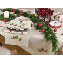 Saro Lifestyle Table Runner With Embroidered Christmas Design -Saro Lifestyle GUEST c0e43eac fa61 492d 9d4b c15a8fdc334b