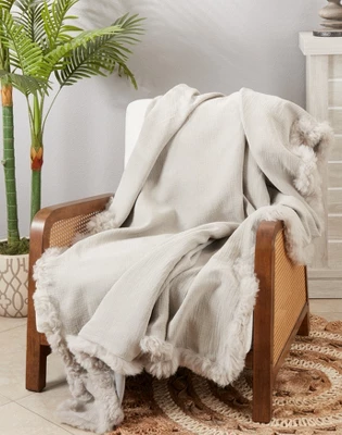 Saro Lifestyle Plush Lamb Fur Border Linen Throw Blanket 4 Saro Lifestyle Plush Lamb Fur Border Linen Throw Blanket - Image 2